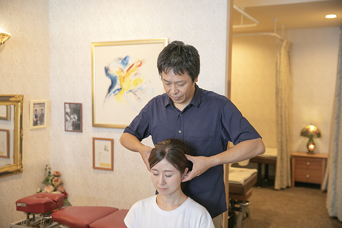 首専門の治療院が併設。むち打ちのお悩み、おまかせください。